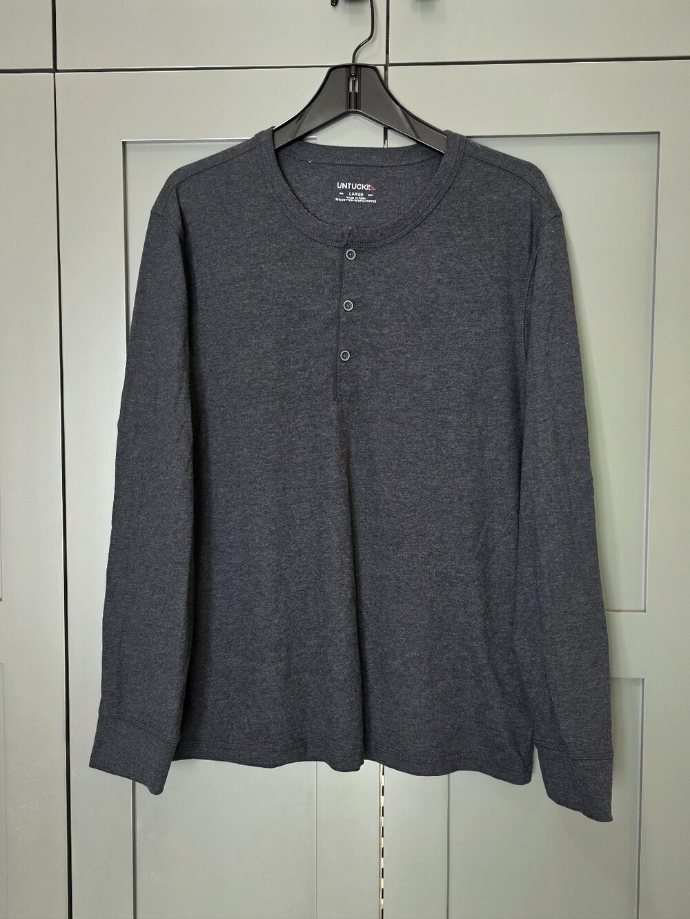 UNTUCKit Henley Shirt Mens Large Gray Albarino Long Sleeve Tee Casual Soft Layer